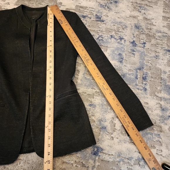 Theory wool-blend grey blazer Jacket. Size 4. Pockets. Open front - Picture 3 of 16